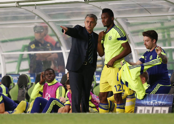 José Mourinho giving instructions to Mikel Obi on the sidelines.
