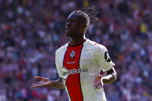 "Kamaldeen Sulemana celebrating a goal for Southampton."