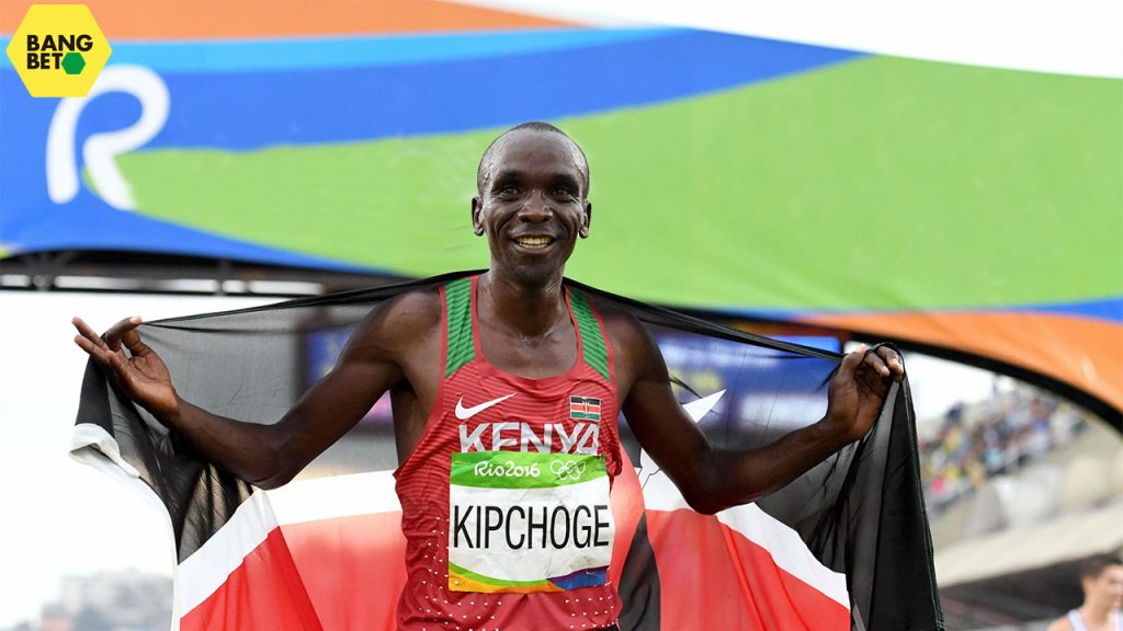 Eliud kipchoge with a Kenyan flag. 