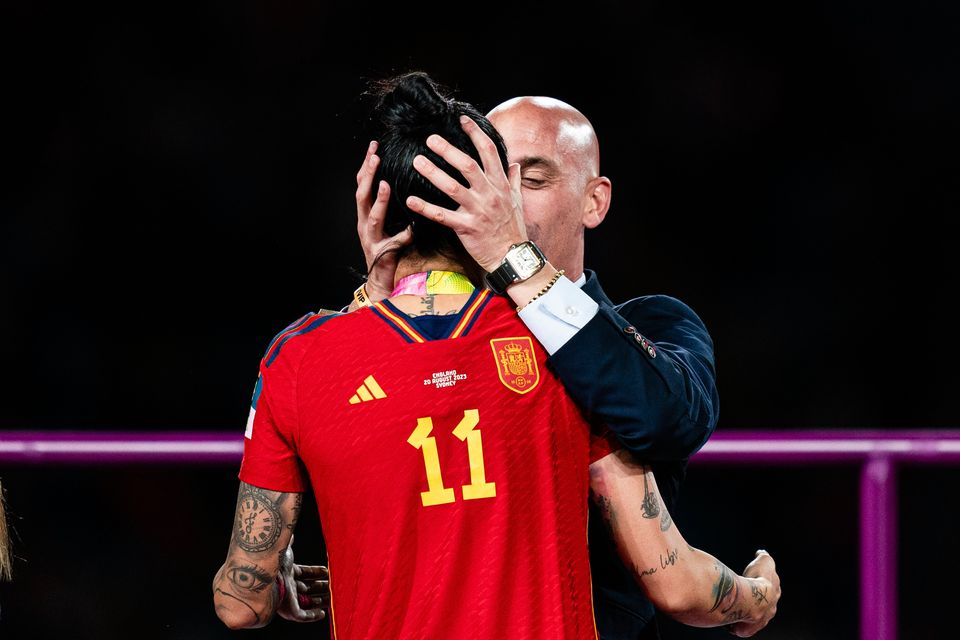 Luis kissing Jenni after the score