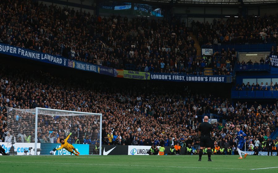 Chelsea Cruise Past Liverpool to Stay in UCL Hunt