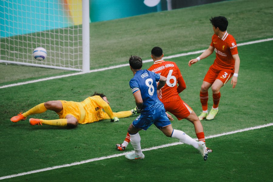 Chelsea Cruise Past Liverpool to Stay in UCL Hunt