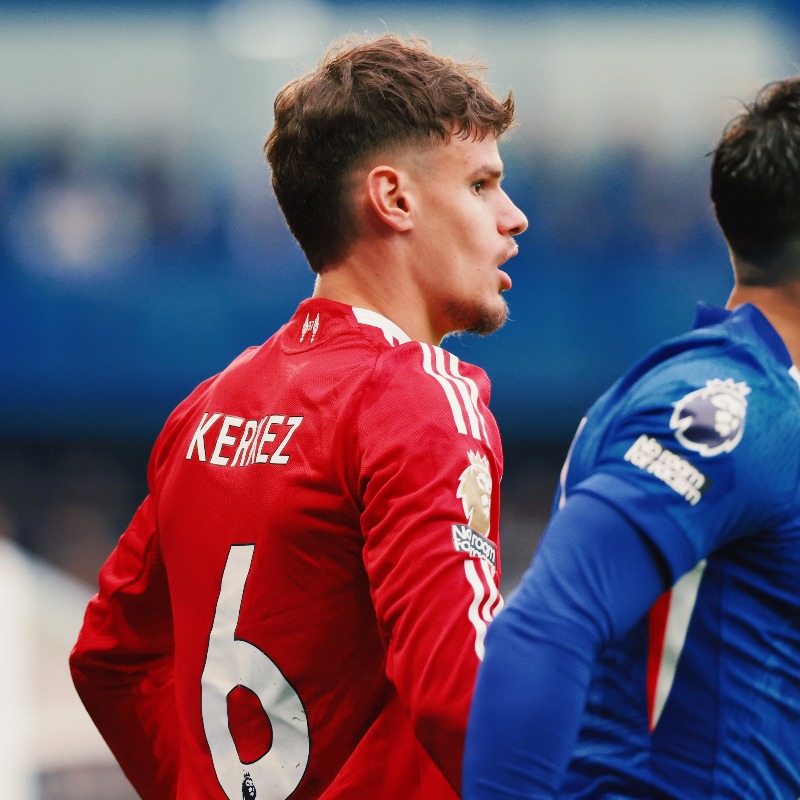 Chelsea Sink Liverpool Late Again as Arsenal Take Top Spot