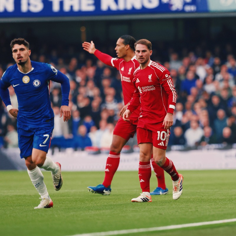 Chelsea Sink Liverpool Late Again as Arsenal Take Top Spot