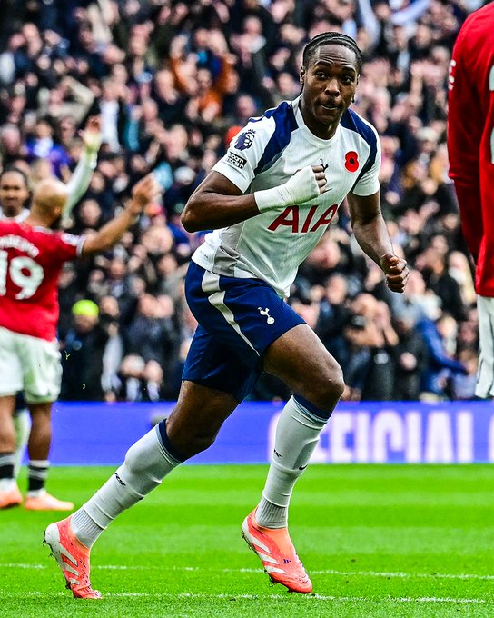 Man United Grab Dramatic 2-2 Draw at Tottenham