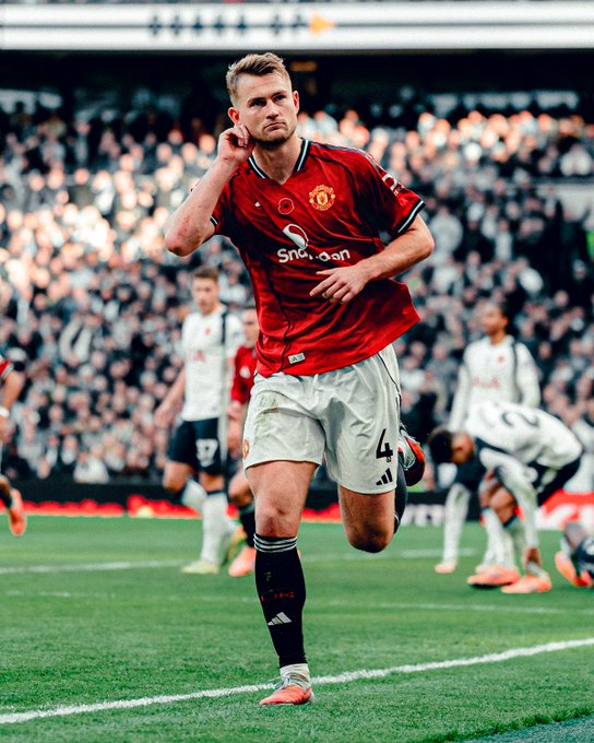 Man United Grab Dramatic 2-2 Draw at Tottenham