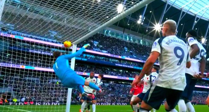 Man United Grab Dramatic 2-2 Draw at Tottenham