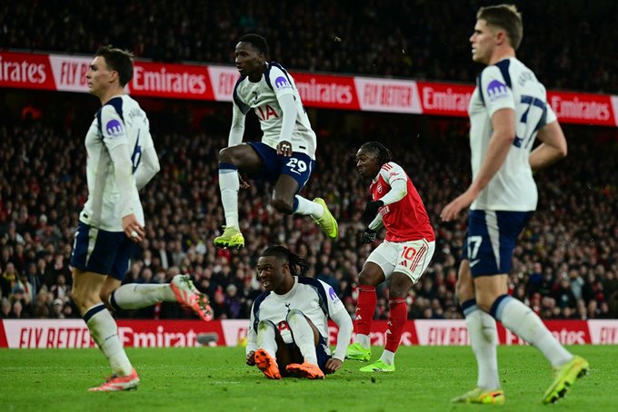 Arsenal Destroy Spurs 4–1 Thanks to Eze’s Hat-Trick