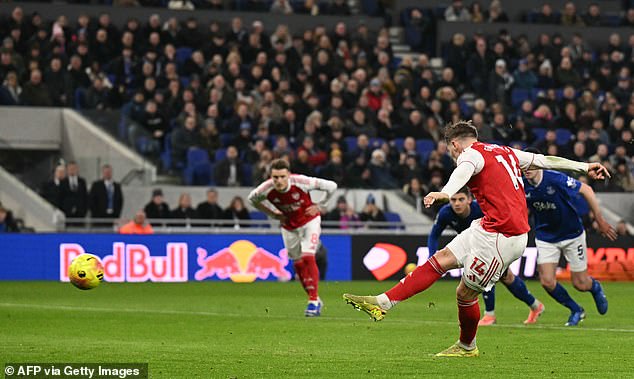Gyökeres’ Penalty Sends Arsenal Back to the Top After Gritty Win Over Everton