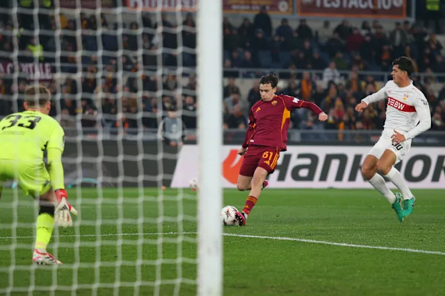 Roma Beat Stuttgart 2-0 to Storm into the Europa League Top Eight