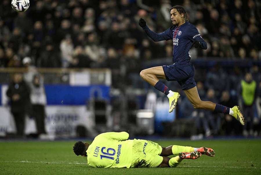 PSG 1–0 Auxerre: Barcola’s Late Strike Sends Paris Back to the Top of Ligue 1