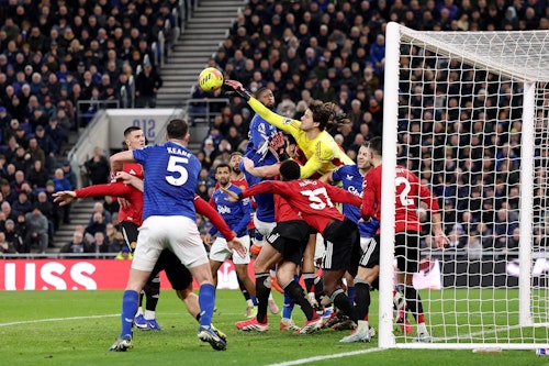 Manchester United Edge Everton 1-0 as Carrick’s Unbeaten Run Continues
