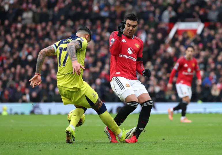 Man United Beat Tottenham 2-0: Carrick Extends Winning Run