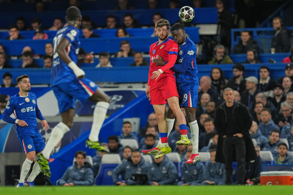 PSG Beat Chelsea 8-2 to Reach UCL Quarter-Finals
