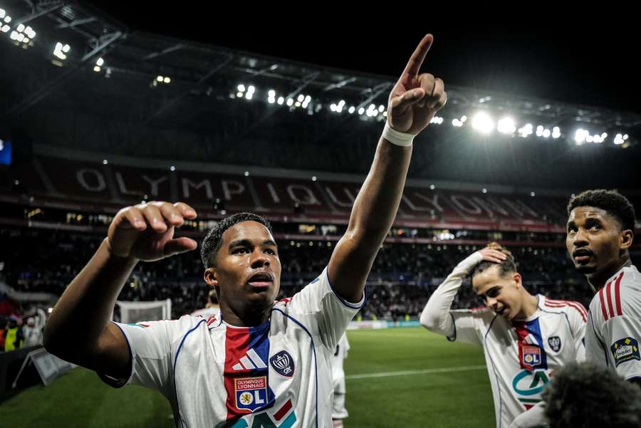 PSG 1-2 Lyon: Shock Defeat Reignites Ligue 1 Title Race