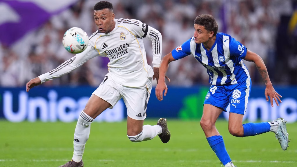 Real Madrid 2-1 Alavés: Mbappé and Vinícius Strike to Keep LaLiga Title Race Alive