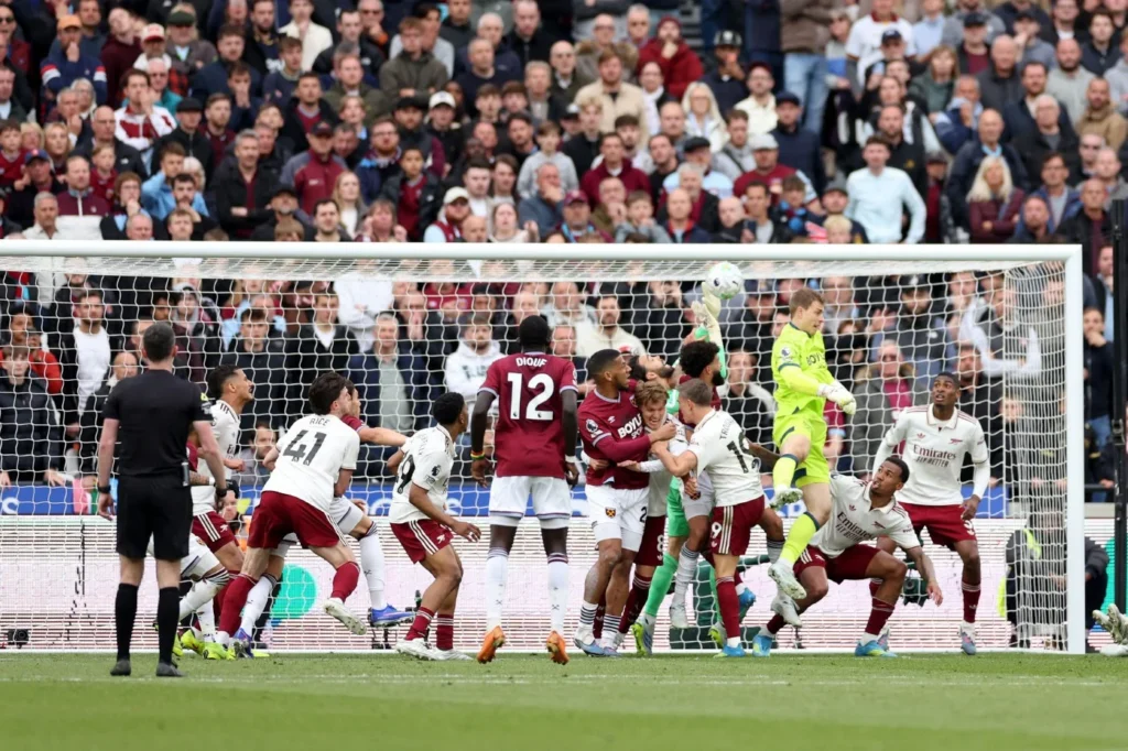 Arsenal Beat West Ham 1-0 to Keep Premier League Title Dream Alive