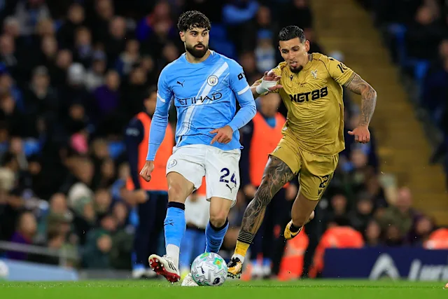 Man City Beat Crystal Palace to Stay in EPL Title Hunt 
