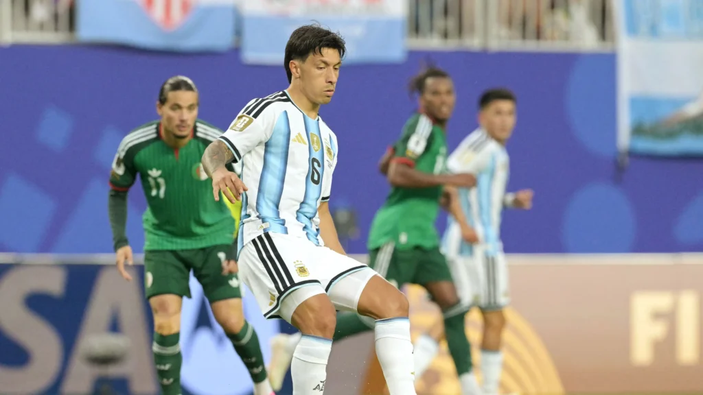 Messi Hat-Trick Powers Argentina Past Algeria in World Cup Opener