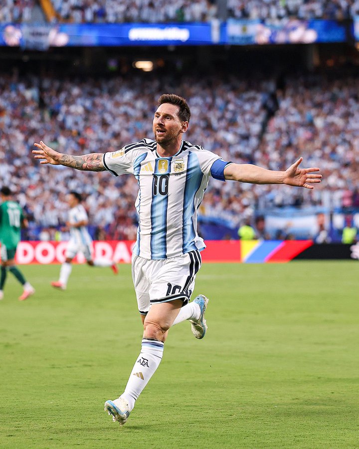 Messi Hat-Trick Powers Argentina Past Algeria in World Cup OpenerÂ