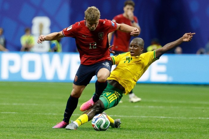 Czech Republic 1-1 South Africa: Group A Race Goes to Final Day 
