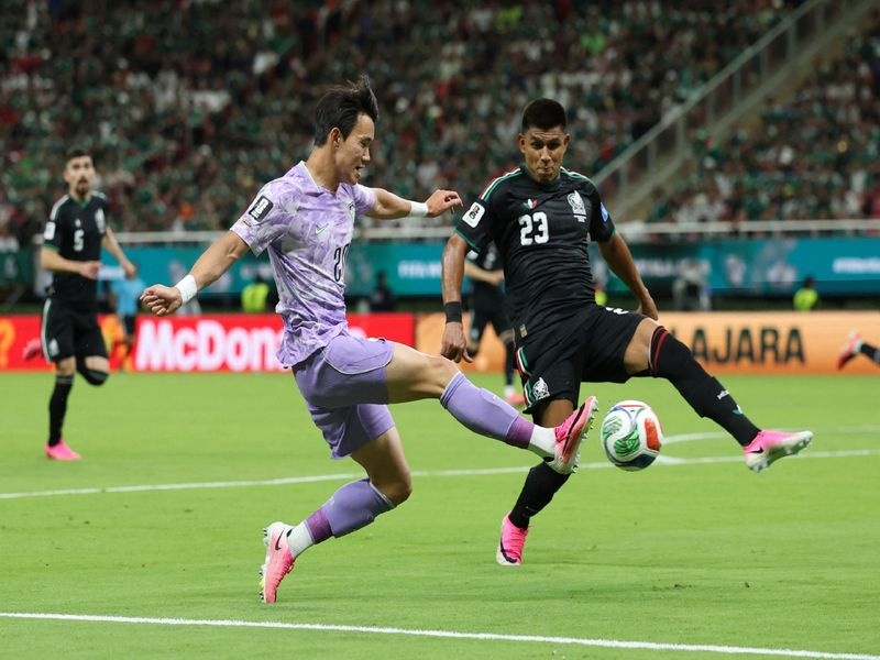 Mexico Edges South Korea to Reach World Cup Knockout Stage