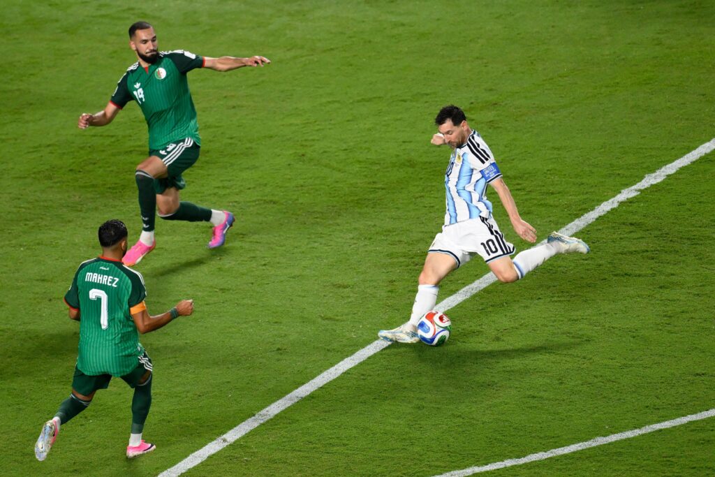 Messi Hat-Trick Powers Argentina Past Algeria in World Cup Opener