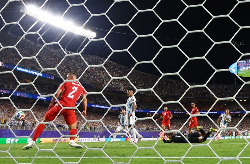 Argentina Beat Switzerland 3-1 to Reach World Cup Semi-Finals