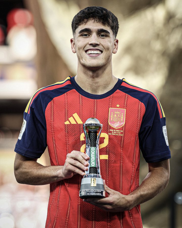 Barcelona's Pau Cubarsà Wins FIFA Young Player Award 2026