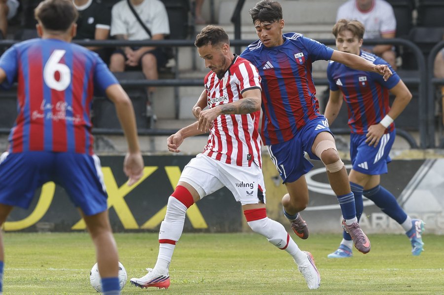 Athletic Bilbao Cruise Past Derio 3-0 in Pre-Season Friendly as Navarro Shines