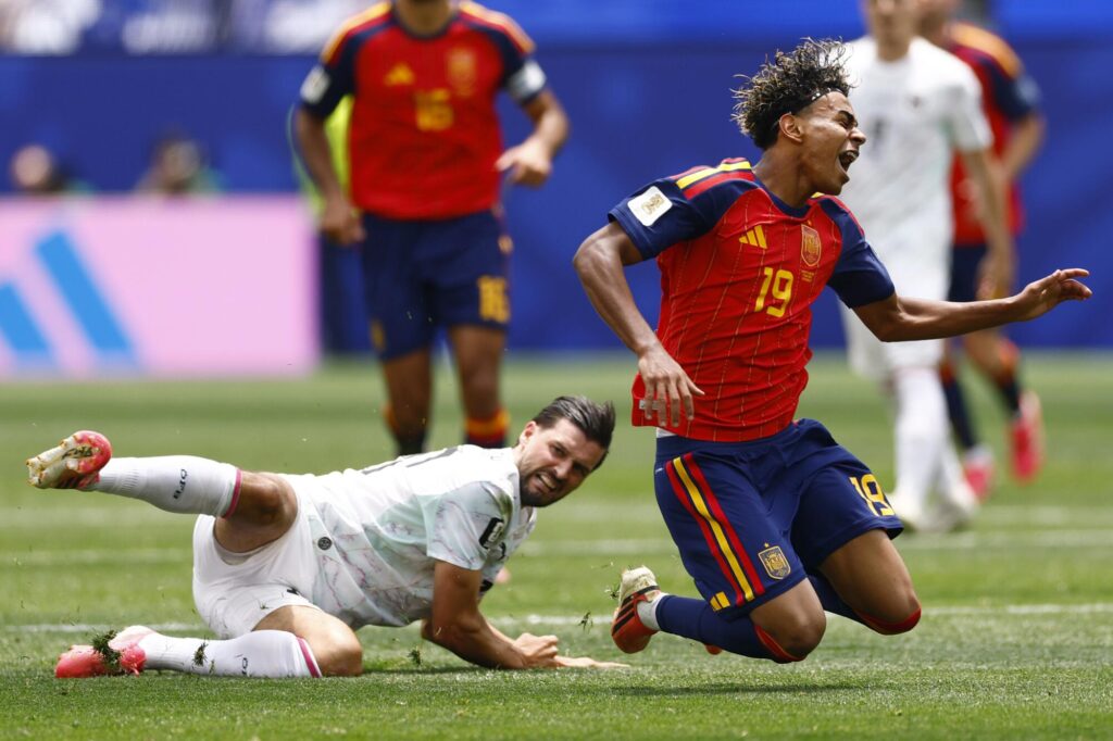 Spain Cruise Past Austria 3-0 to Reach FIFA World Cup Last 16