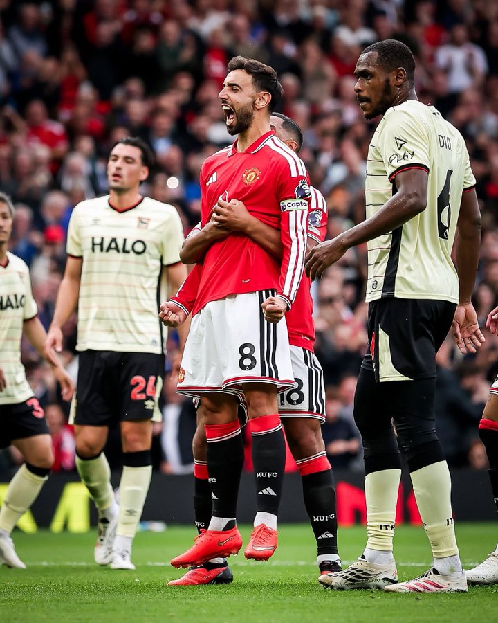 Manchester United Thrash Ipswich 5-2 as Fernandes Hits Hat-Trick