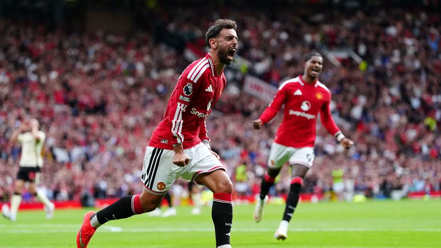 Manchester United Thrash Ipswich 5-2 as Fernandes Hits Hat-Trick