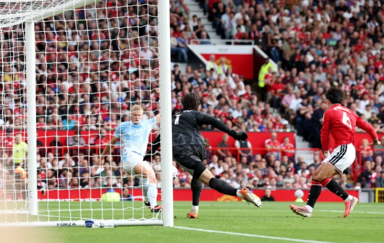 Manchester City Beats Man United 1-0 With 10 Men