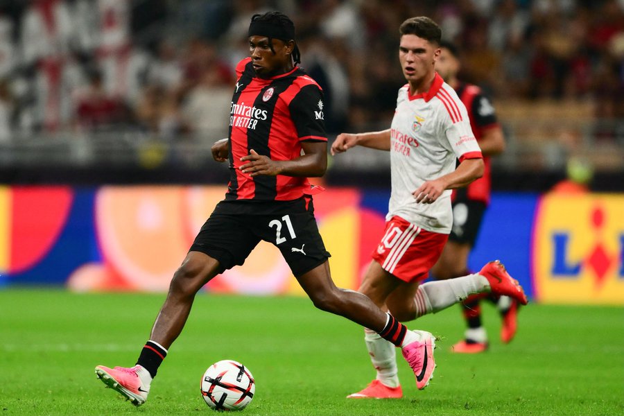 Benfica Stuns AC Milan 2-0 at San Siro in Europa League