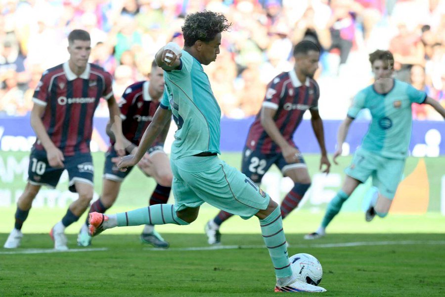 Barcelona Beat Levante 4-2 to Maintain Perfect LaLiga Start