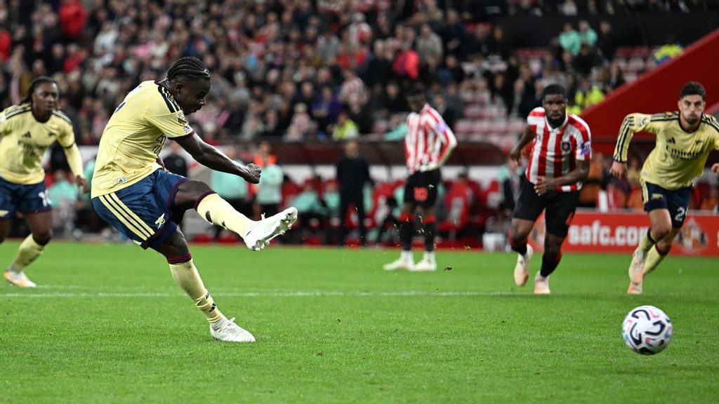Arsenal Beat Sunderland 2-0 to Maintain Perfect Premier League Start