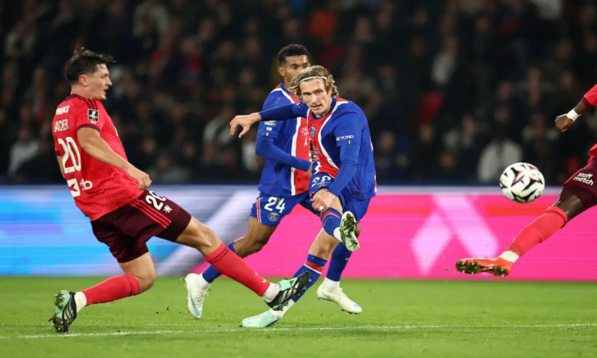 PSG 2-0 Lyon: Mayulu and Godts Fire Paris to Ligue 1 Top Spot