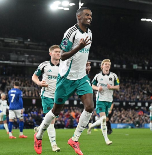 Alexander Isak Transfer Saga: Newcastle United Stand Firm Amid Liverpool Interest