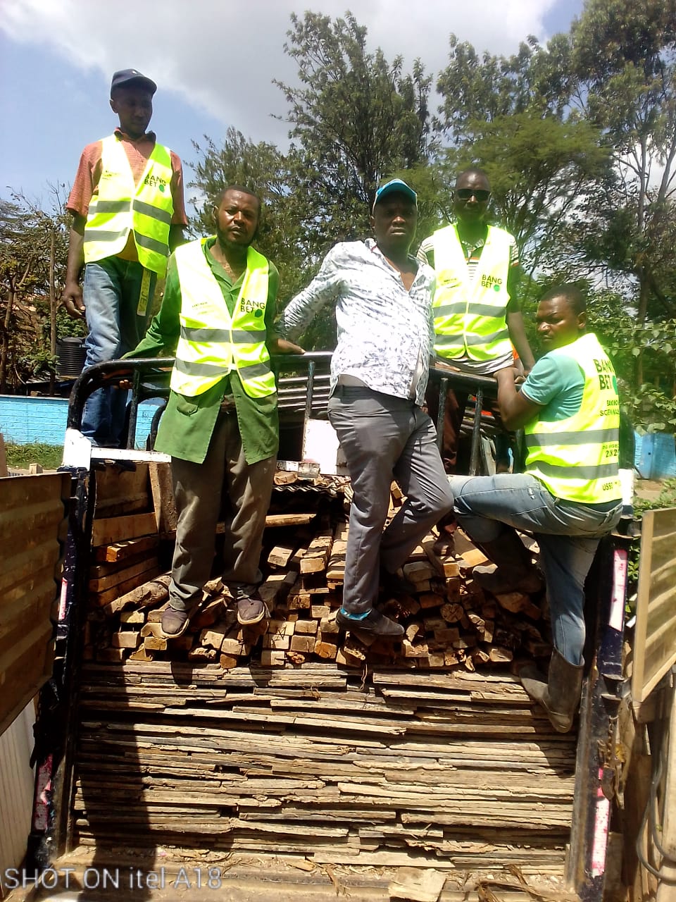 Highlighting Bangbet’s Reflective Vests Distribution: Promoting Safety Across Communities