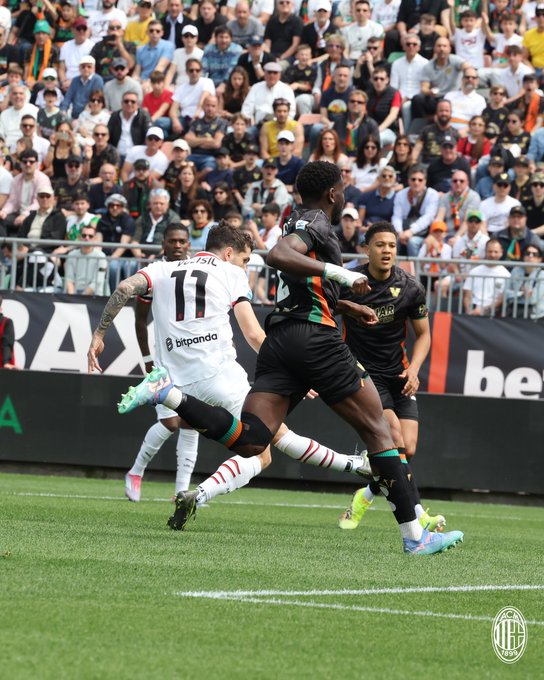 Pulisic, Giménez Fire AC Milan Past Venezia