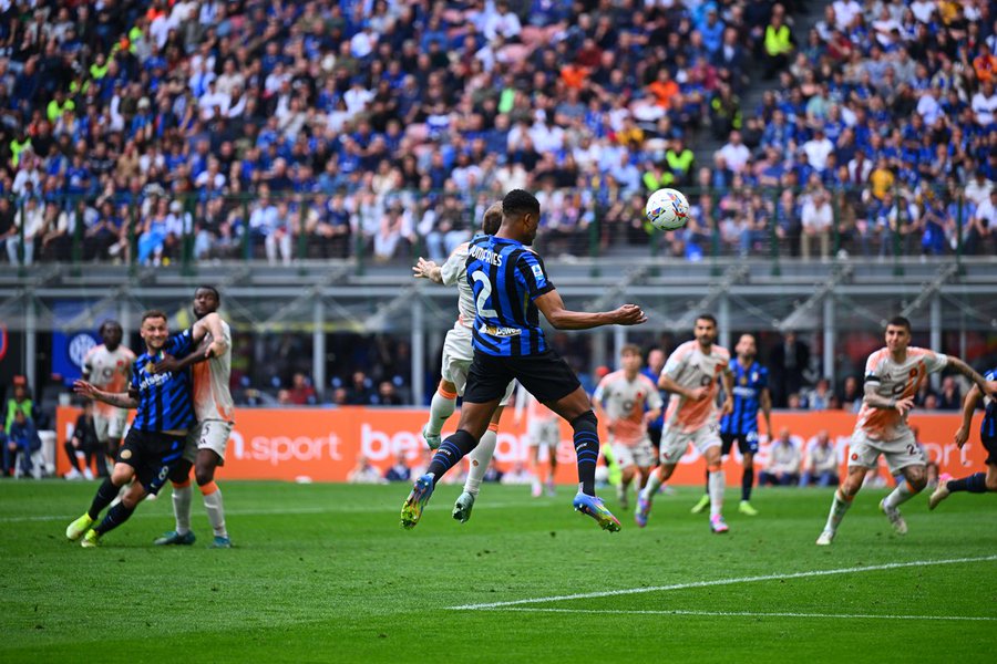 AS Roma Shock Inter Milan to Dent Serie A Title Dreams