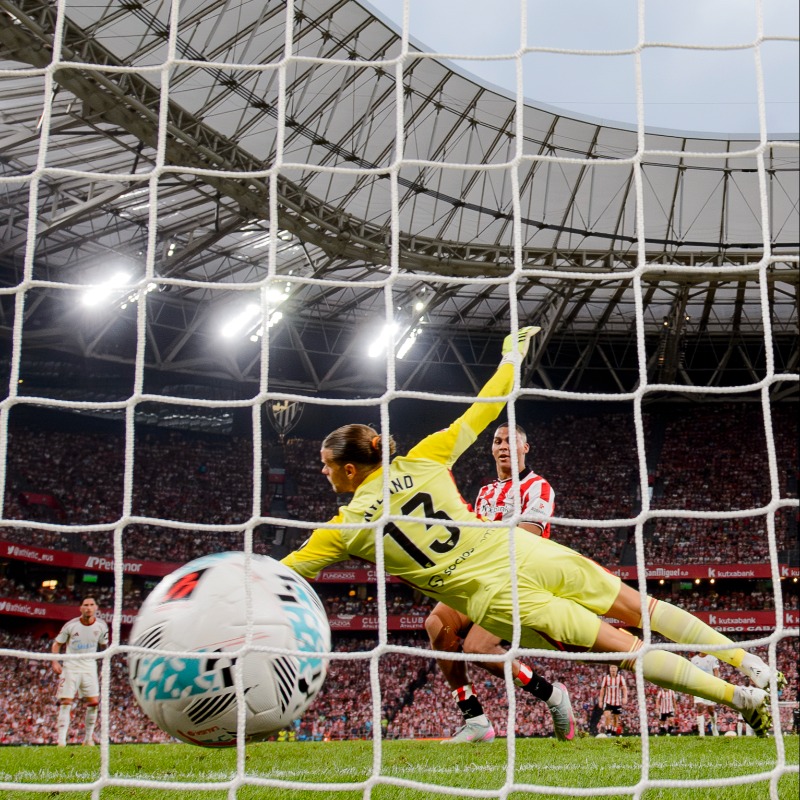 Athletic Club Edge Sevilla 3-2 in a Thrilling La Liga Opener