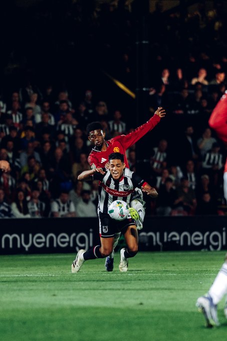 Grimsby vs Man United: EFL Cup Shock After Penalty Shootout
