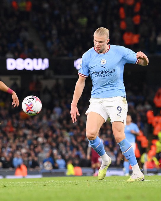 Manchester City Cruise Past West Ham to Go Top of the Premier League