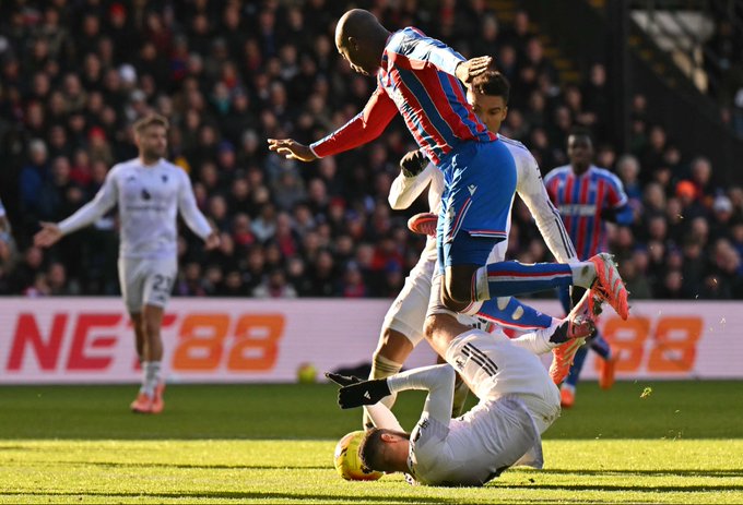 Manchester United Stun Crystal Palace With Comeback Win
