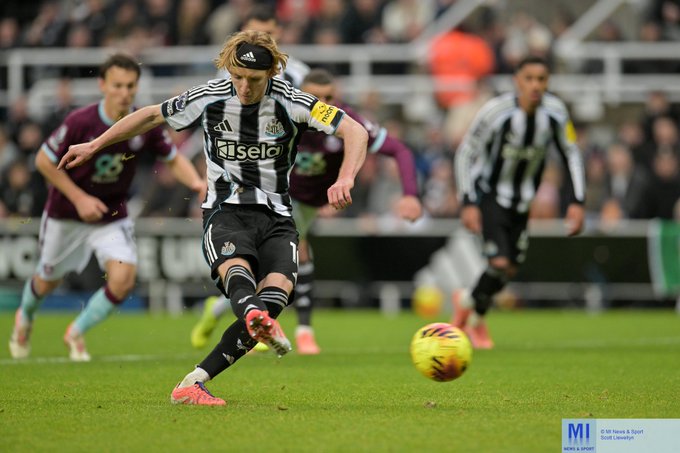 Burnley Sink Again as Newcastle Cruise to 2-1 Win at St James’ Park