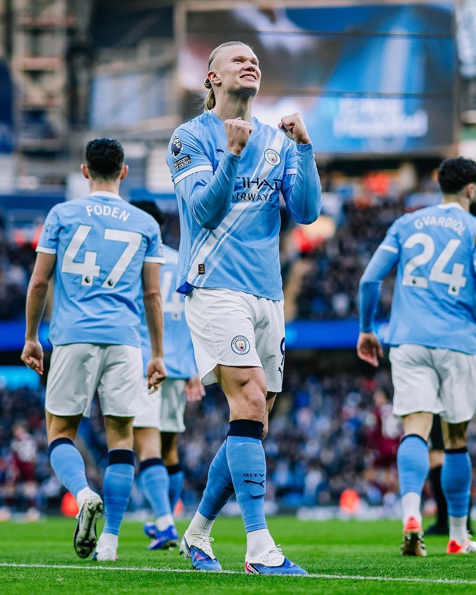 Manchester City Cruise Past West Ham to Go Top of the Premier League