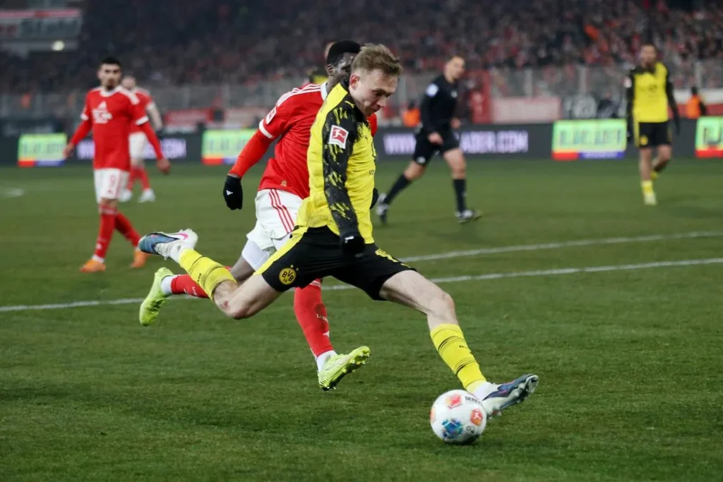 Borussia Dortmund Beat Union Berlin 3–0 to Keep Bundesliga Title Hopes Alive