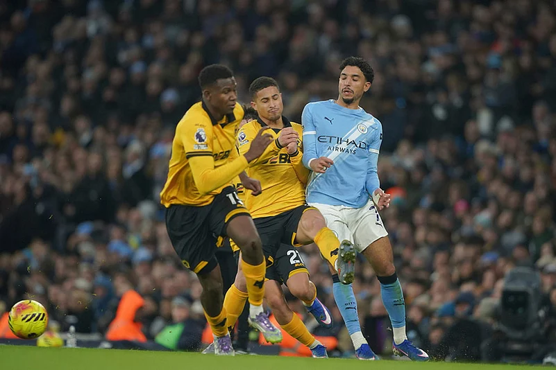 Manchester City Beat Wolves 2-0 to close the gap on Arsenal 